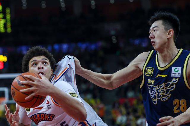 1744012613256025309.jpg #(体育)(17)篮球——CBA季后赛:广东东阳光胜上海久事XxjpseC007261_20250405_PEPFN0A001.jpg