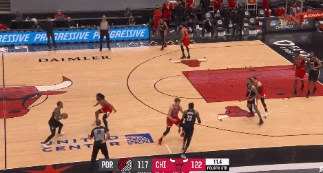 半岛体育官方网站-11秒6分逆天改命！利拉德44分+压哨绝杀比肩乔丹